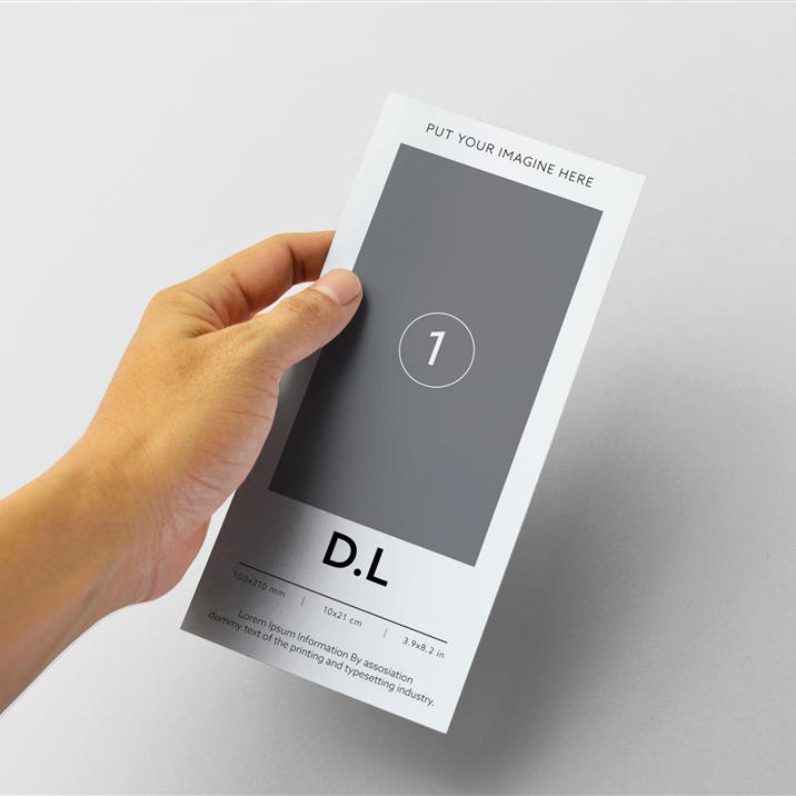 手拿宣传单DM单页样机智能模板